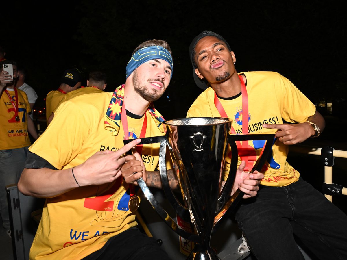 Imagini din autocarul campionilor de la FCSB