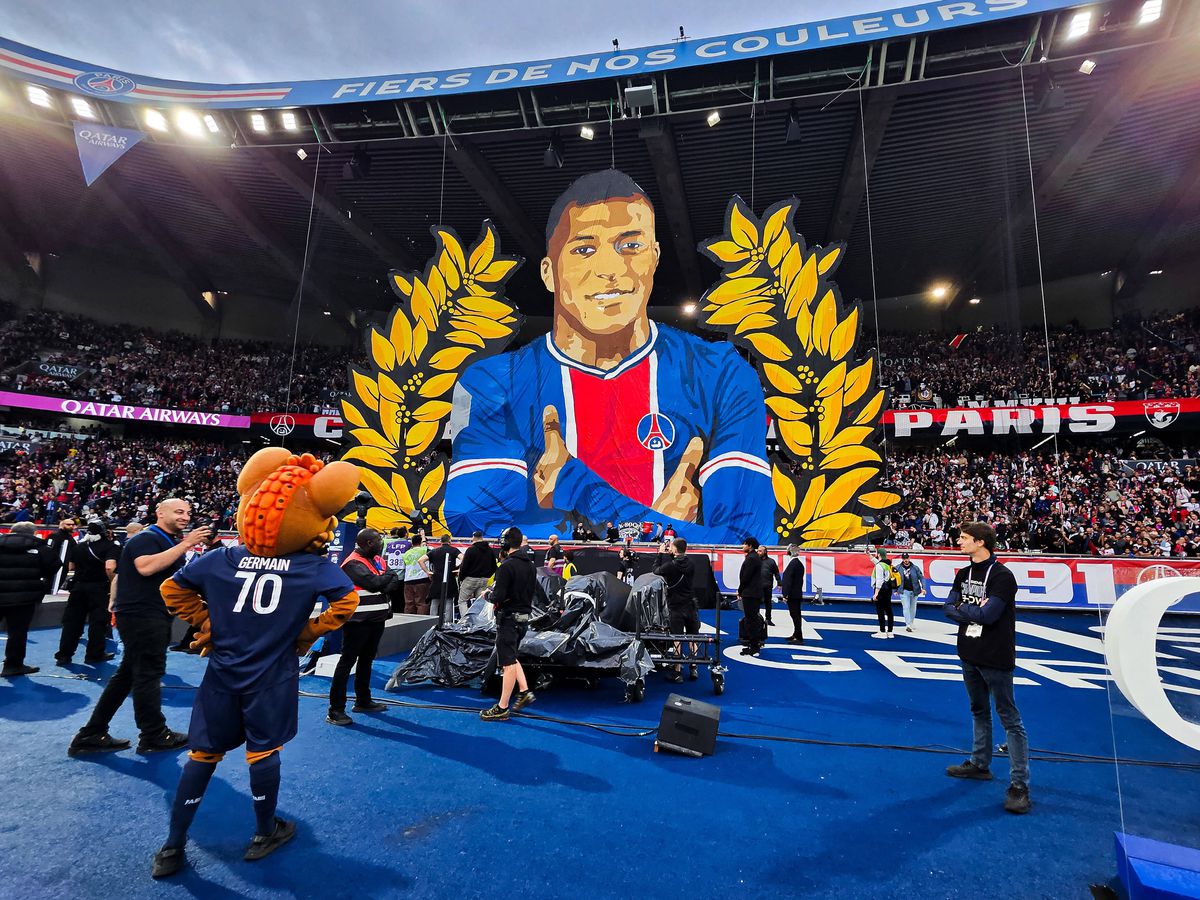 Kylian Mbappe și-a luat adio de la PSG » Disensiuni între suporteri: unii i-au pregătit o scenografie, alții l-au huiduit