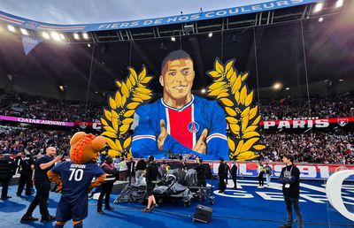 Kylian Mbappe și-a luat adio de la PSG » Disensiuni între suporteri: unii i-au pregătit o scenografie, alții l-au huiduit