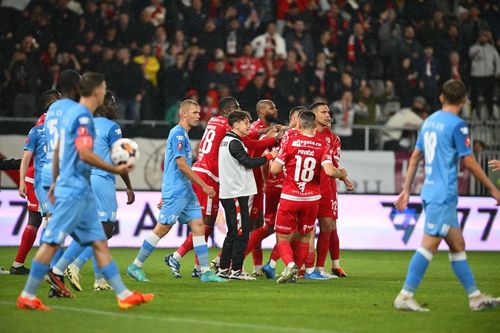 Dinamoviștii, bucurie după golul lui Abdallah cu UTA Arad