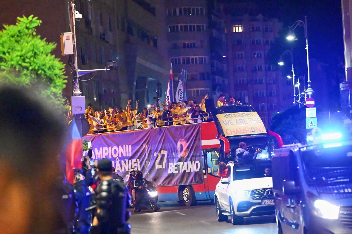 FCSB, campioana României » 50 de imagini de colecție realizate de Raed Krishan, fotoreporterul Gazetei Sporturilor