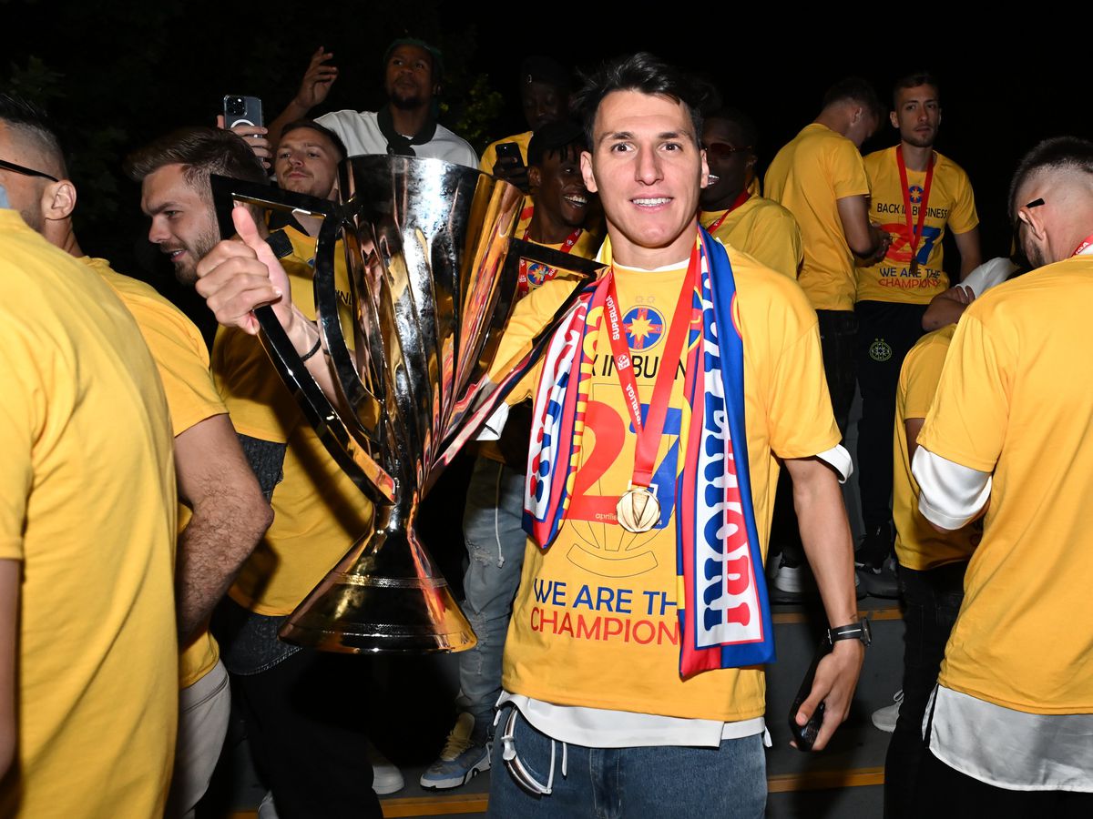 Imagini din autocarul campionilor de la FCSB