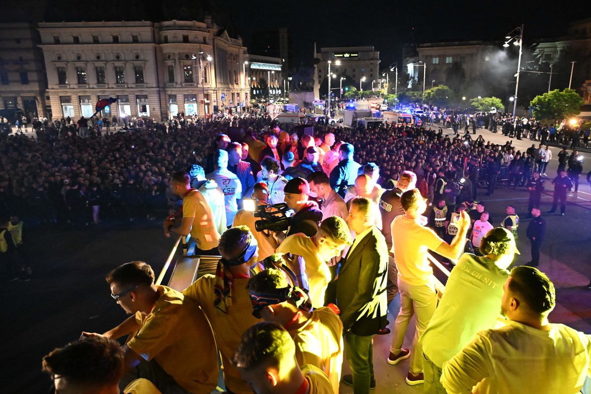 Imagini din autocarul campionilor de la FCSB