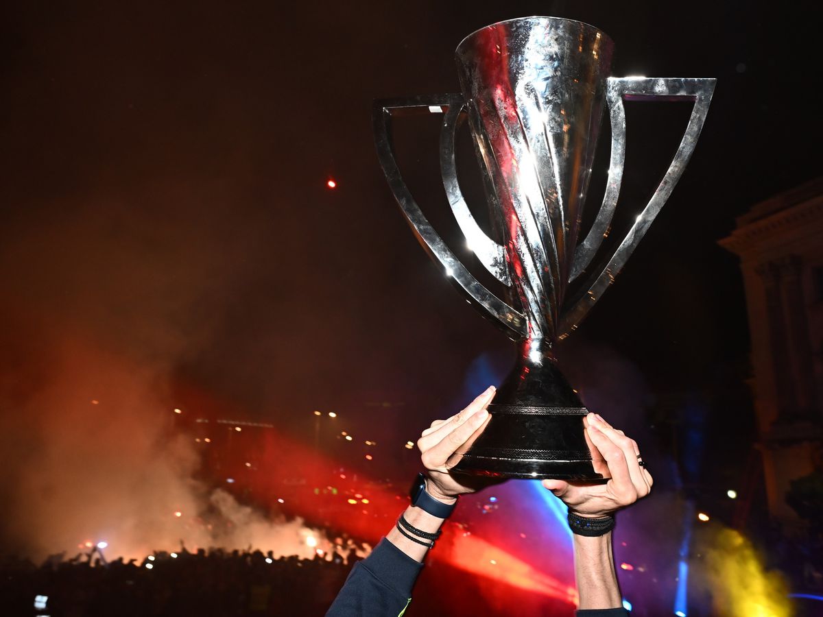 Au apărut imaginile „păstrate la sertar” » FCSB a făcut noapte roș-albastră pe străzile din București