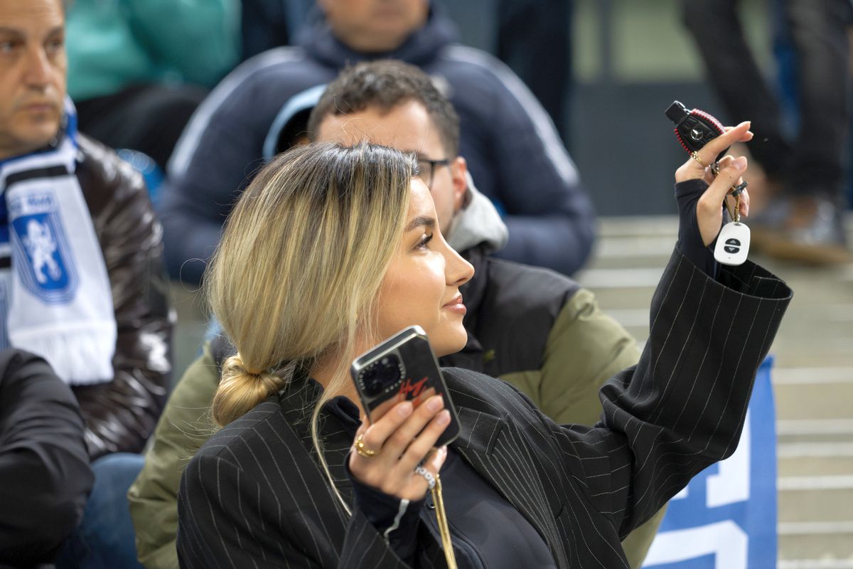 Retrogradarea lui FCU Craiova în 30 de puncte » Amandinele „centralului” Barbu, huliganii din peluză, dezamăgirea lui Mititelu și nervii juniorului