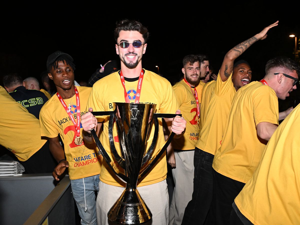 Imagini din autocarul campionilor de la FCSB