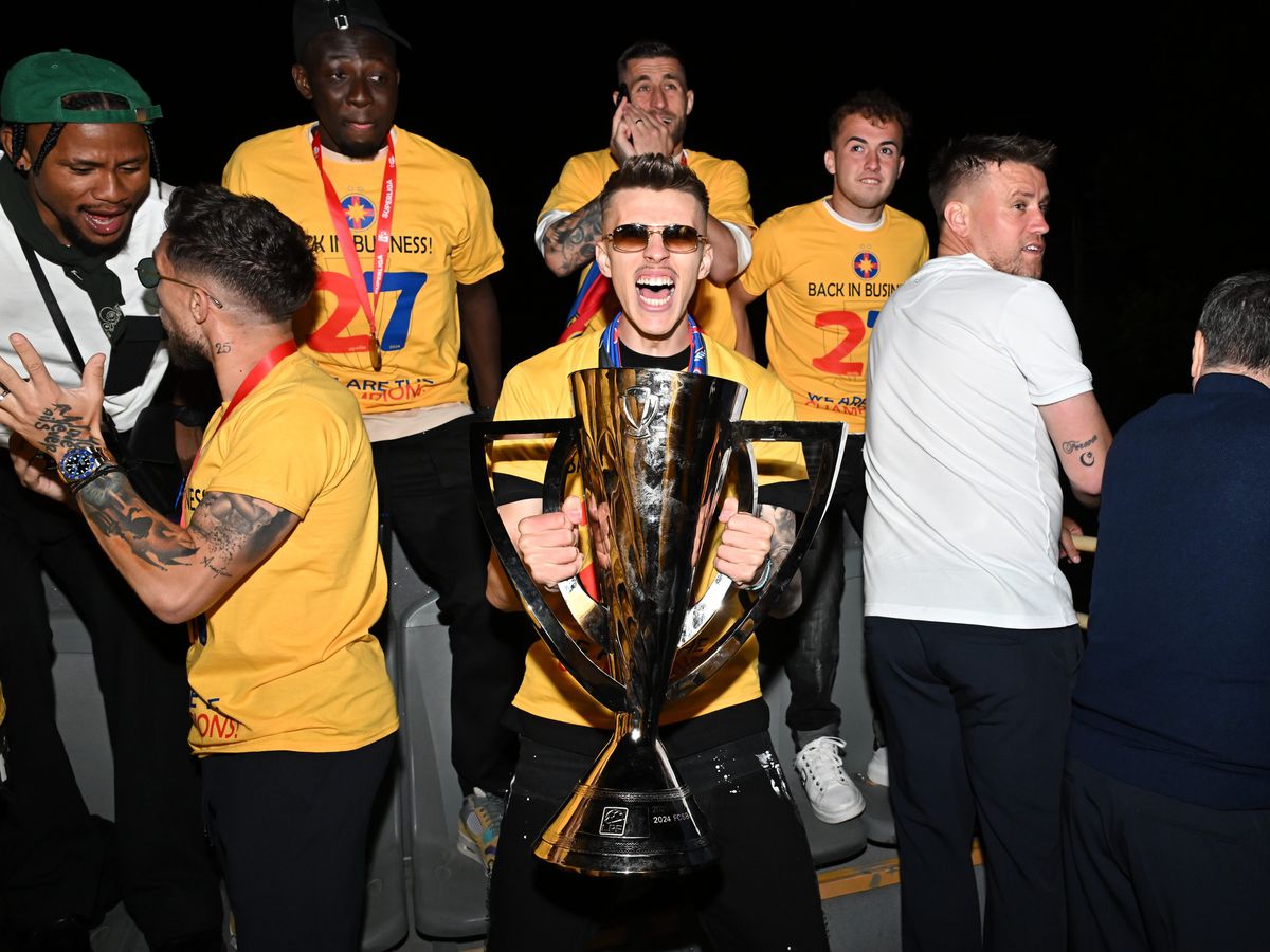 Imagini din autocarul campionilor de la FCSB