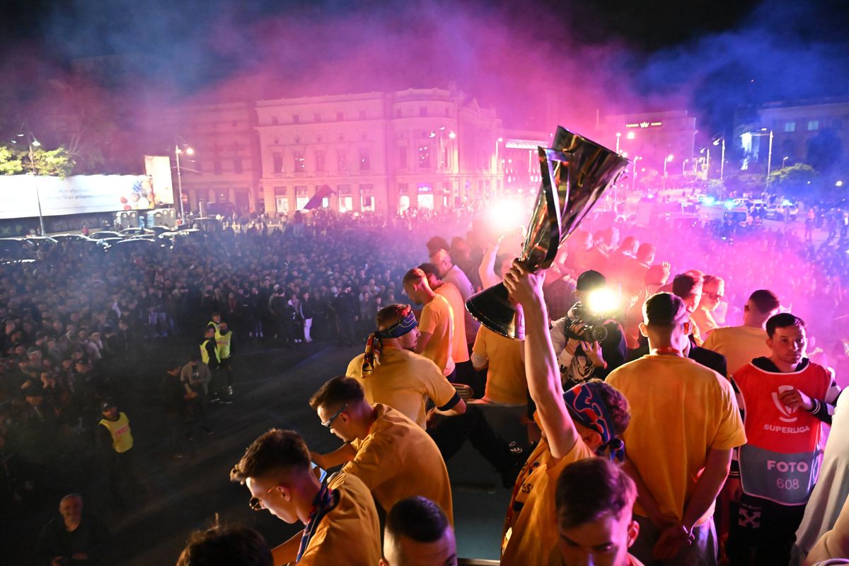 Imagini din autocarul campionilor de la FCSB