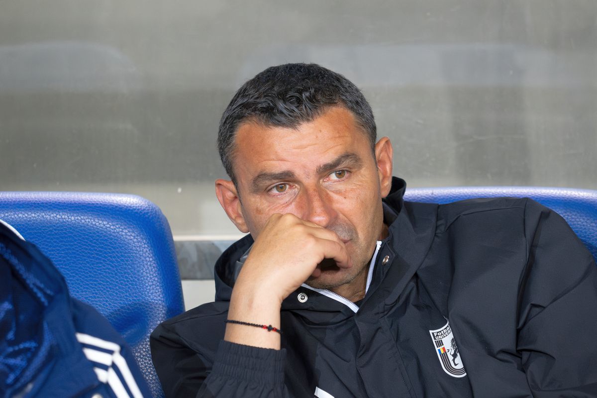 Retrogradarea lui FCU Craiova în 30 de puncte » Amandinele „centralului” Barbu, huliganii din peluză, dezamăgirea lui Mititelu și nervii juniorului