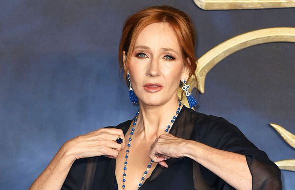 Scriitoarea JK Rowling, acuzată de „cruzime”, după ce și-a bătut joc de primul manager transsexual din fotbalul britanic