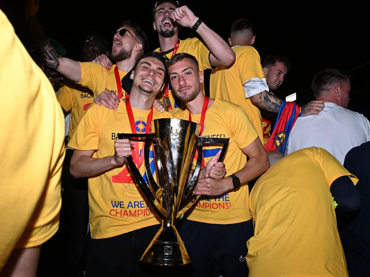 Imagini din autocarul campionilor de la FCSB