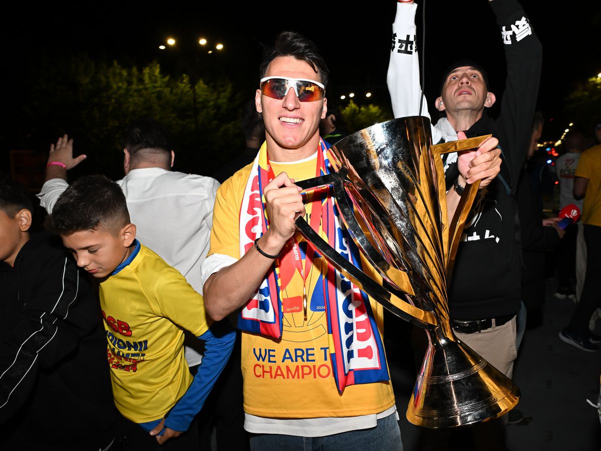 Au apărut imaginile „păstrate la sertar” » FCSB a făcut noapte roș-albastră pe străzile din București