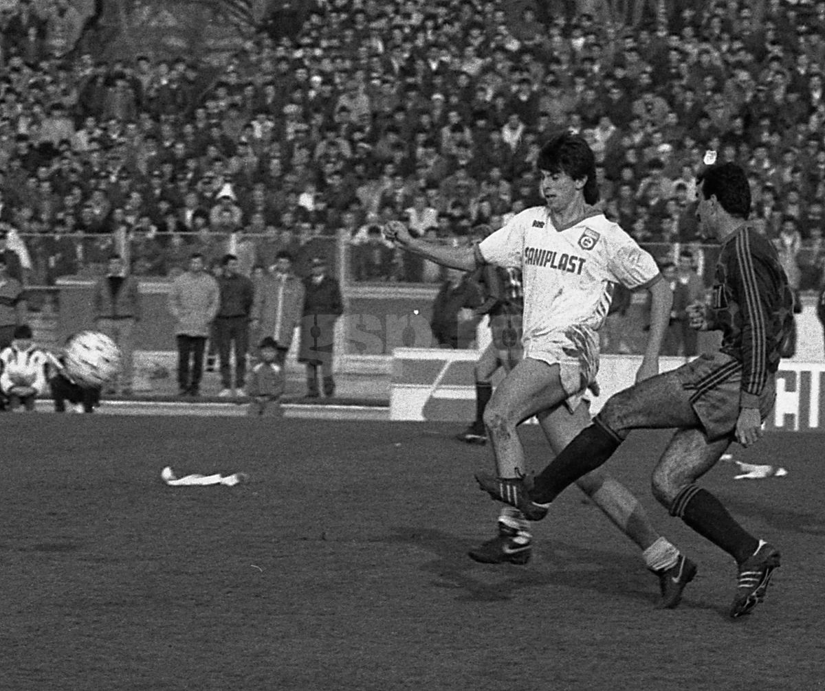 De la „țeapa” Bancorex, de 2,4 miliarde, la giganți precum Orange sau ArcelorMittal » Care sunt companiile care „au luat titlul” în Liga 1, după Revoluție