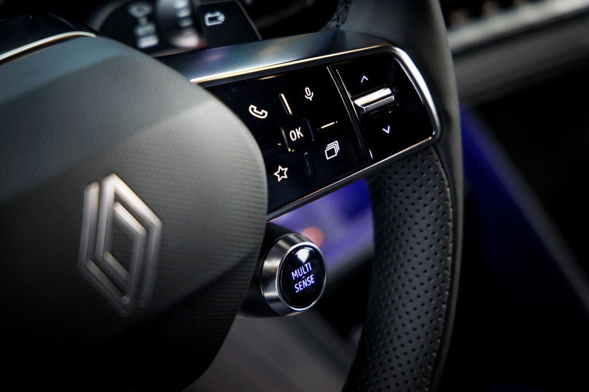 Mașina celebră a revenit după 30 de ani în România » A păstrat ADN-ul „tatălui” și este mai ieftină decât Ford și Fiat