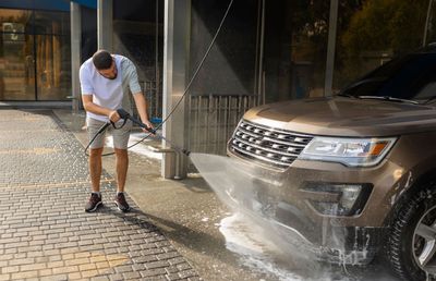 Spălătoriile auto cu jetoane: o afacere inteligentă sau o tendință care dispare?