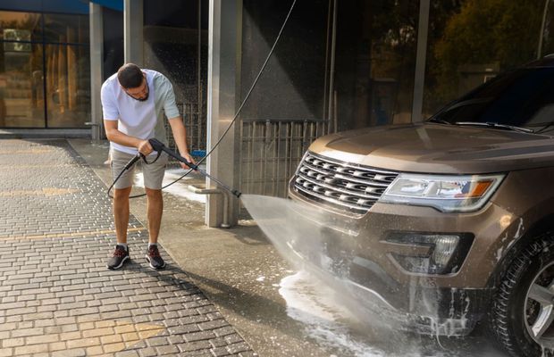 Spălătoriile auto cu jetoane: o afacere inteligentă sau o tendință care dispare?