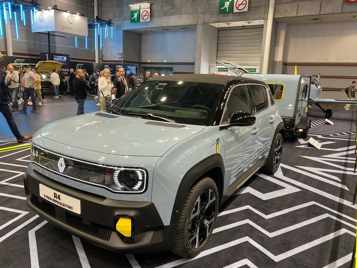 Mașina celebră a revenit după 30 de ani în România » A păstrat ADN-ul „tatălui” și este mai ieftină decât Ford și Fiat