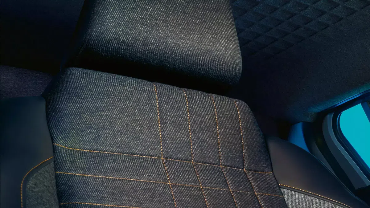 Mașina celebră a revenit după 30 de ani în România » A păstrat ADN-ul „tatălui” și este mai ieftină decât Ford și Fiat