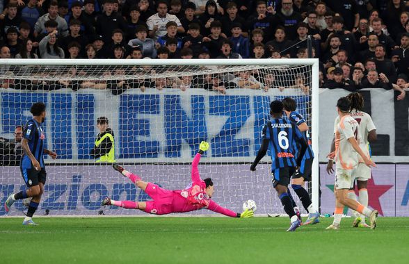 Fază incredibilă în Serie A » Un fan din peluză a pătruns pe teren și a dat gol din penalty + Ce a urmat!