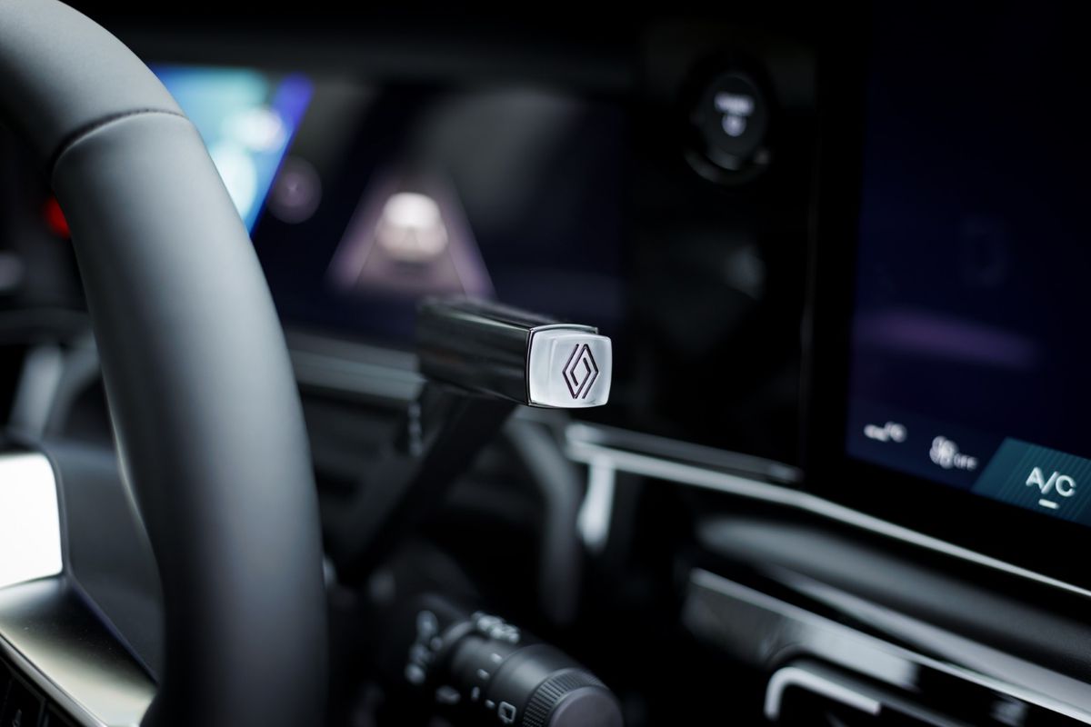 Mașina celebră a revenit după 30 de ani în România » A păstrat ADN-ul „tatălui” și este mai ieftină decât Ford și Fiat