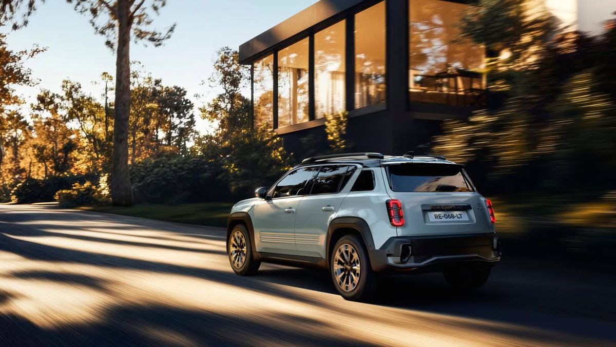 Mașina celebră a revenit după 30 de ani în România » A păstrat ADN-ul „tatălui” și este mai ieftină decât Ford și Fiat