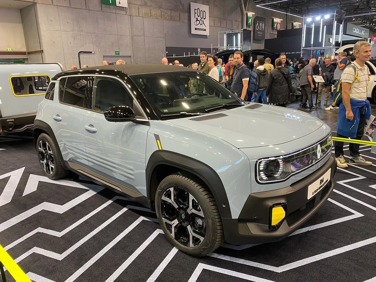 Mașina celebră a revenit după 30 de ani în România » A păstrat ADN-ul „tatălui” și este mai ieftină decât Ford și Fiat