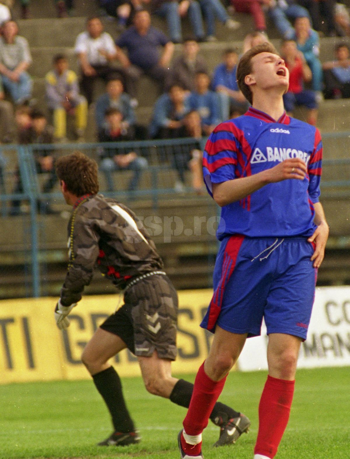 De la „țeapa” Bancorex, de 2,4 miliarde, la giganți precum Orange sau ArcelorMittal » Care sunt companiile care „au luat titlul” în Liga 1, după Revoluție