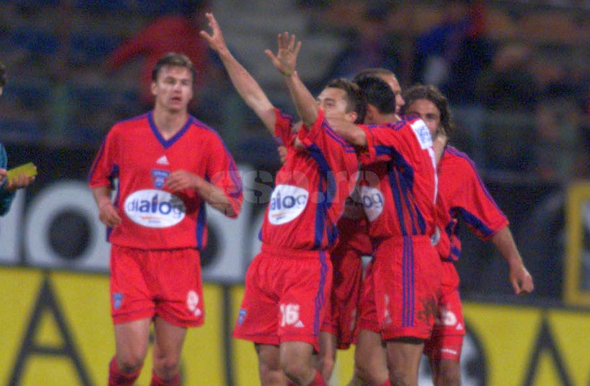 De la „țeapa” Bancorex, de 2,4 miliarde, la giganți precum Orange sau ArcelorMittal » Care sunt companiile care „au luat titlul” în Liga 1, după Revoluție