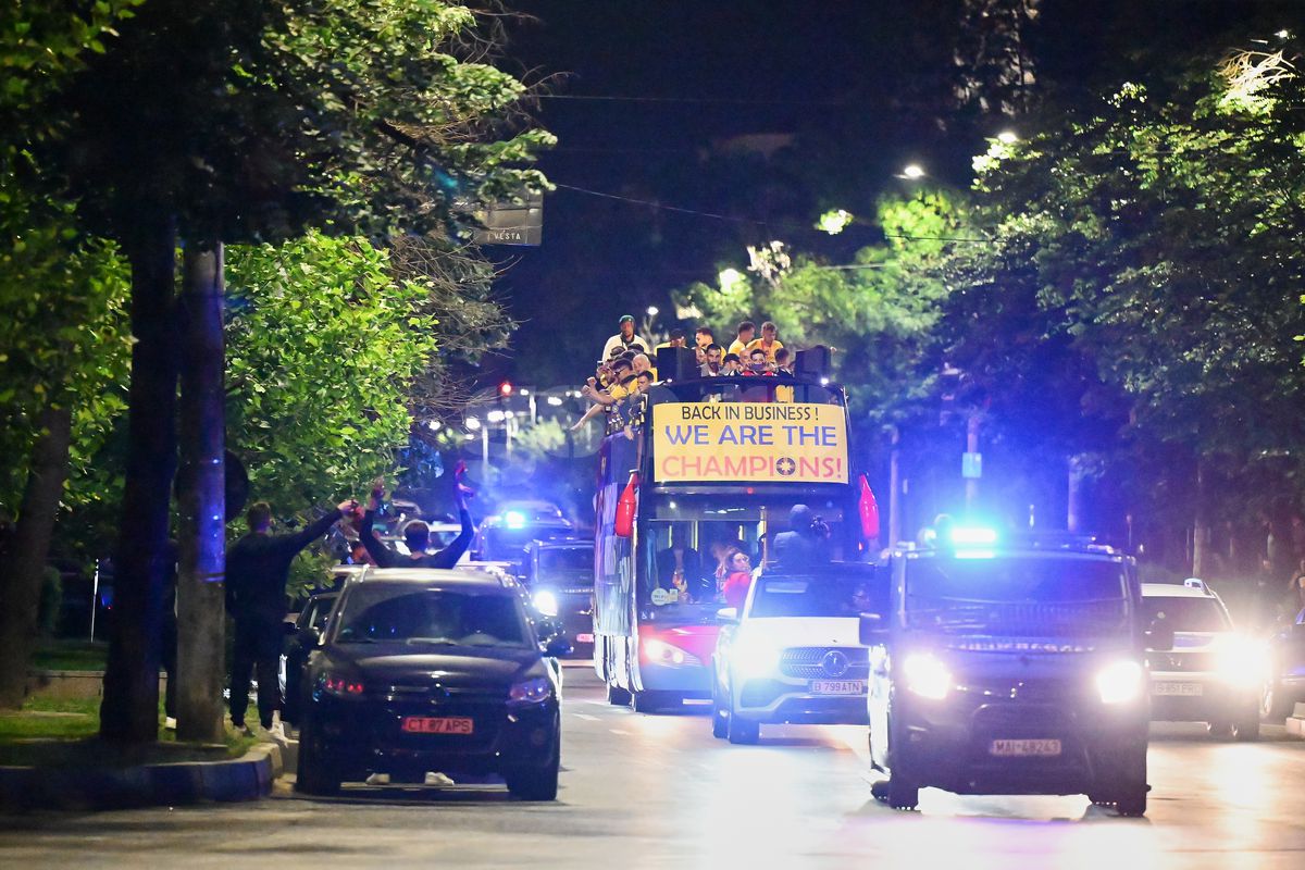 De la „țeapa” Bancorex, de 2,4 miliarde, la giganți precum Orange sau ArcelorMittal » Care sunt companiile care „au luat titlul” în Liga 1, după Revoluție