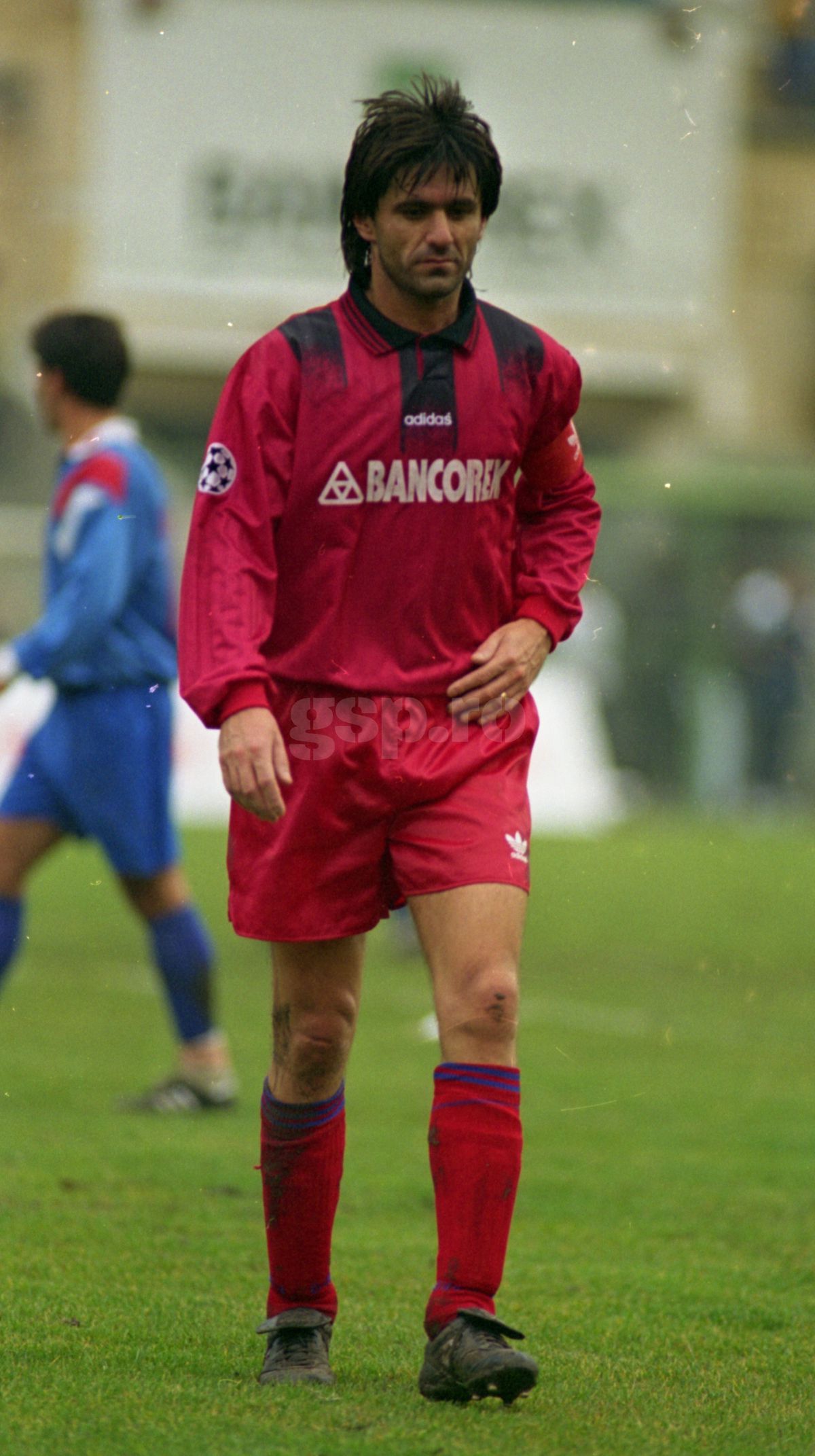 De la „țeapa” Bancorex, de 2,4 miliarde, la giganți precum Orange sau ArcelorMittal » Care sunt companiile care „au luat titlul” în Liga 1, după Revoluție