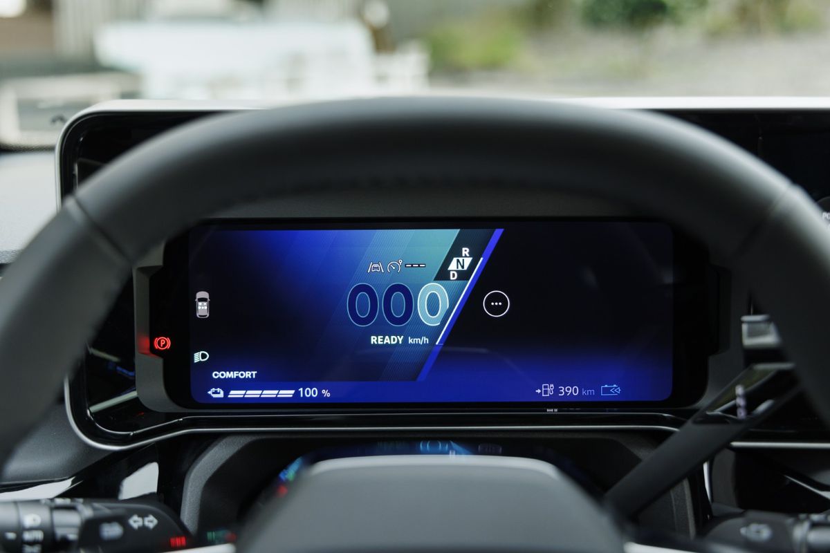 Mașina celebră a revenit după 30 de ani în România » A păstrat ADN-ul „tatălui” și este mai ieftină decât Ford și Fiat