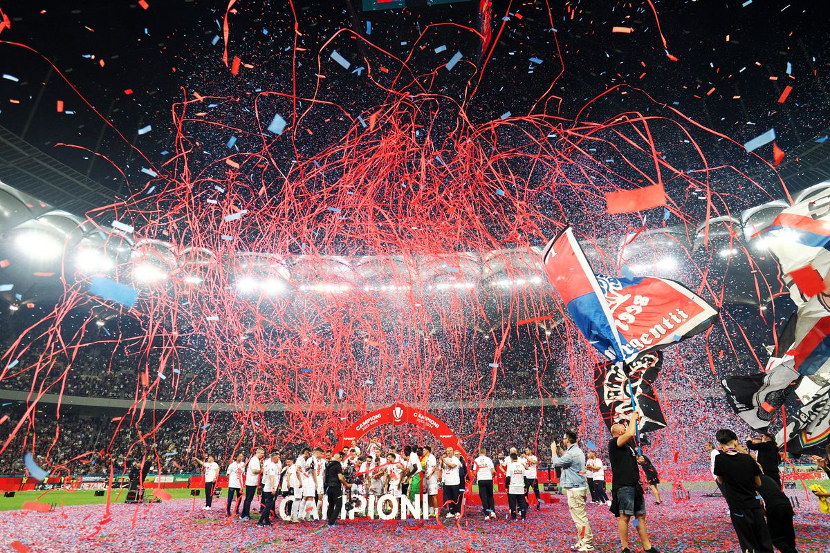 De la „țeapa” Bancorex, de 2,4 miliarde, la giganți precum Orange sau ArcelorMittal » Care sunt companiile care „au luat titlul” în Liga 1, după Revoluție