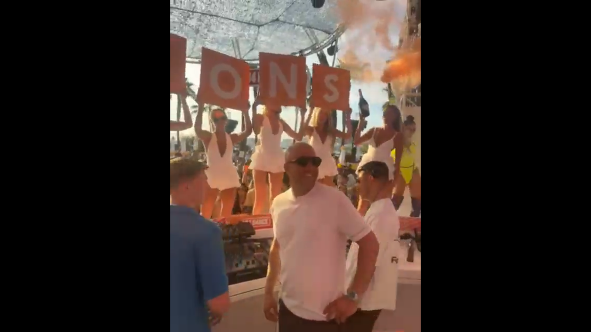 Arne Slot a sărbătorit în Ibiza titlul câștigat cu Liverpool