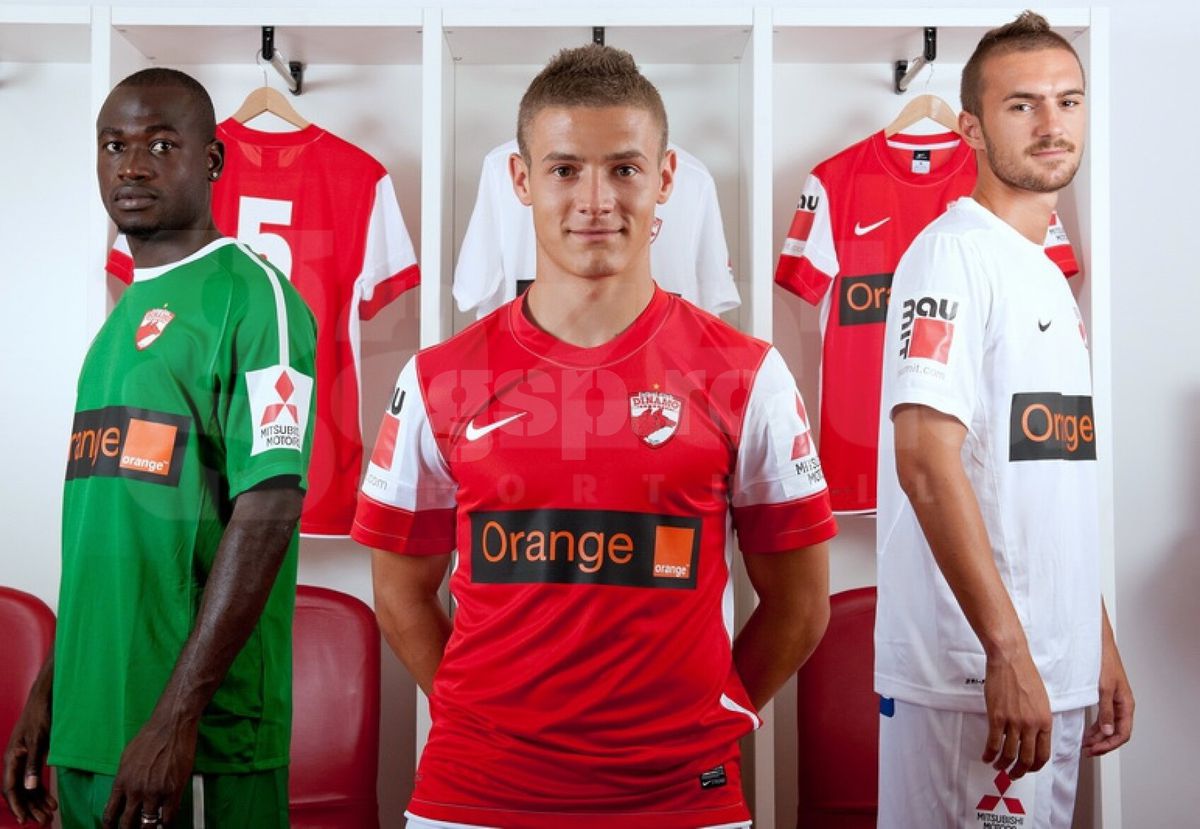 De la „țeapa” Bancorex, de 2,4 miliarde, la giganți precum Orange sau ArcelorMittal » Care sunt companiile care „au luat titlul” în Liga 1, după Revoluție