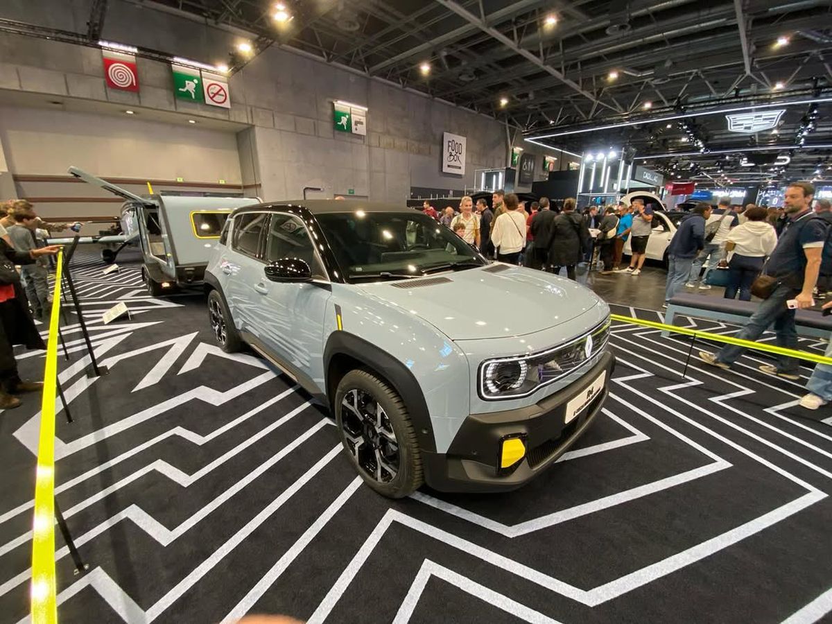 Mașina celebră a revenit după 30 de ani în România » A păstrat ADN-ul „tatălui” și este mai ieftină decât Ford și Fiat