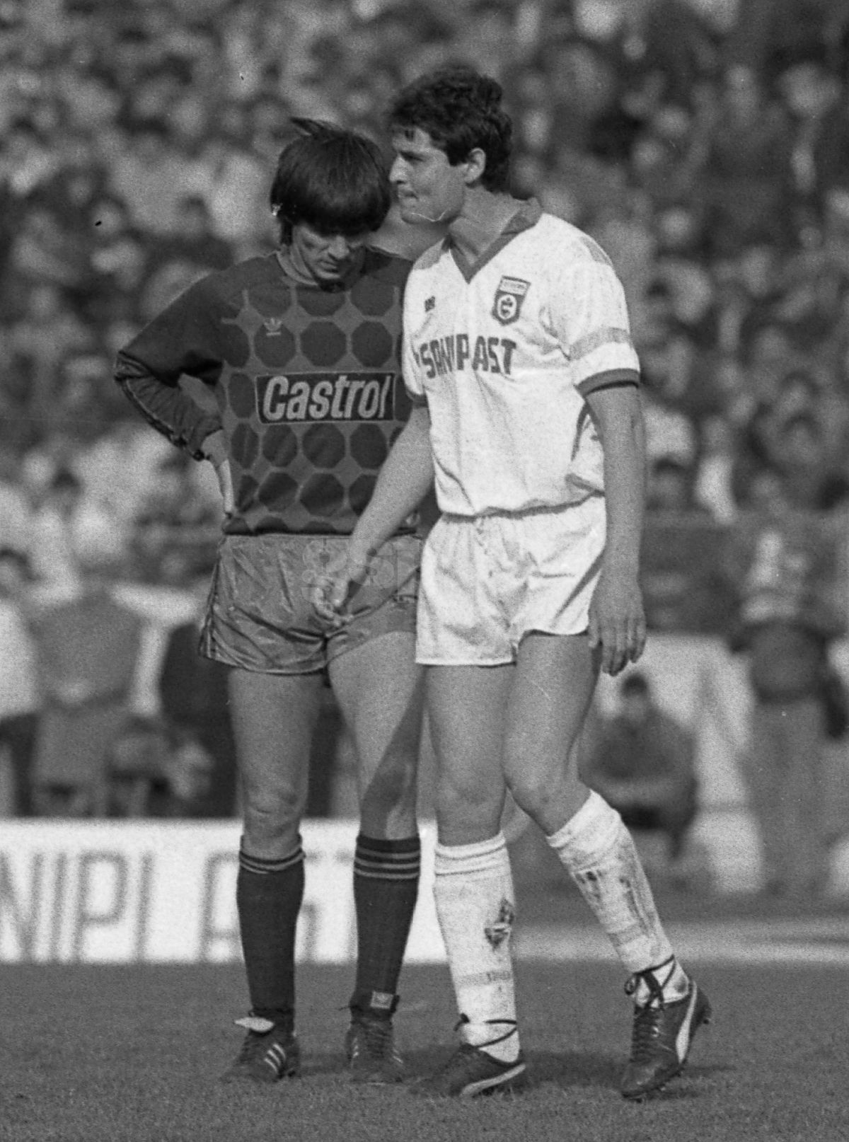 De la „țeapa” Bancorex, de 2,4 miliarde, la giganți precum Orange sau ArcelorMittal » Care sunt companiile care „au luat titlul” în Liga 1, după Revoluție