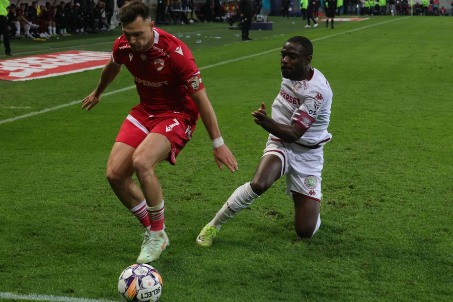 Rapidiștii au fost în genunchi în fața celor de la Dinamo, dar au adunat miraculos un punct. Foto: Ionuț Iordache (GSP) Note GSP la Dinamo - Rapid 0-0 » Catalogul „repetenților” din Giulești, cu Șumudică și Koljic în frunte + Cine a fost premiantul