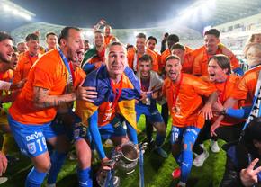 În timp ce Craiova sărbătorea triumful din Cupă, fotoreporterul GSP a surprins o imagine extraordinară cu Nistor și Chipciu