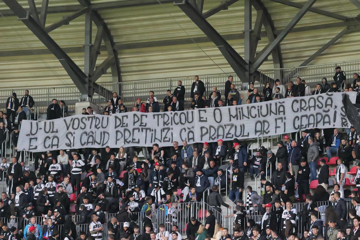 Toate mesajele afișate în tribune la U Cluj - Universitatea Craiova, finala Cupei României Betano