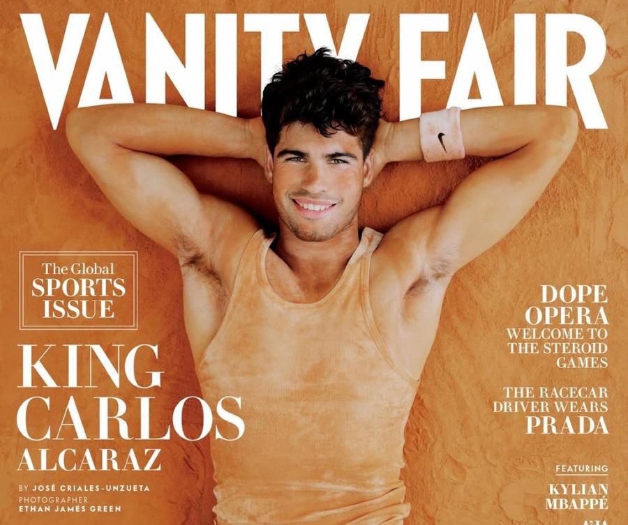 Carlos Alcaraz pe coperta revistei Vanity Fair Foto: Instagram Vanity Fair Numărul 2 ATP își arată personalitatea: „Nu am copiat pe nimeni, lumea știe că sunt Carlos Alcaraz”