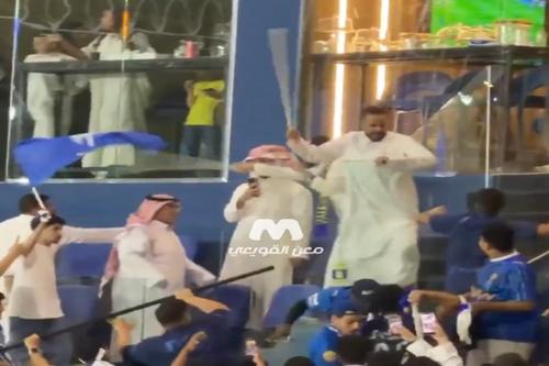 Bătaie cu bețe în tribune la Al Nassr - Al Hilal / foto: captură X