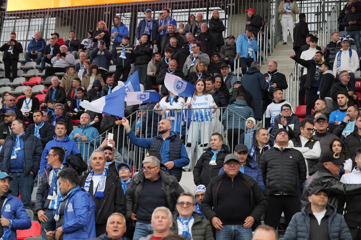 Imagini cu fanii în stadion la Sibiu, înainte de U Cluj - Universitatea Craiova