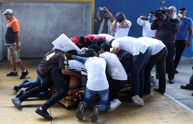 Uciderea unui fotbalist într-un raid al poliției a declanșat proteste în Mexic la fel ca în SUA » Imagini tulburătoare