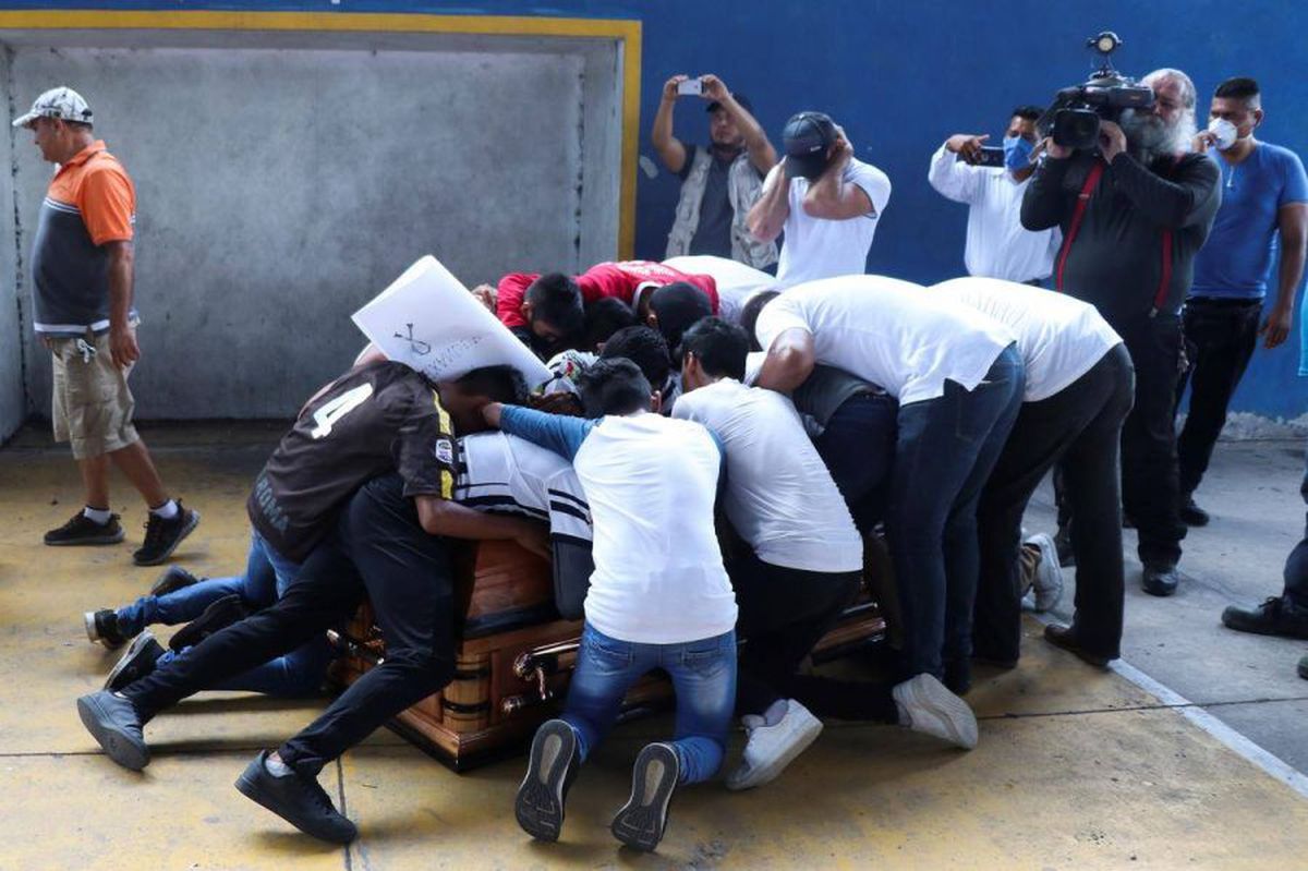 Uciderea unui fotbalist într-un raid al poliției a declanșat proteste în Mexic la fel ca în SUA » Imagini tulburătoare
