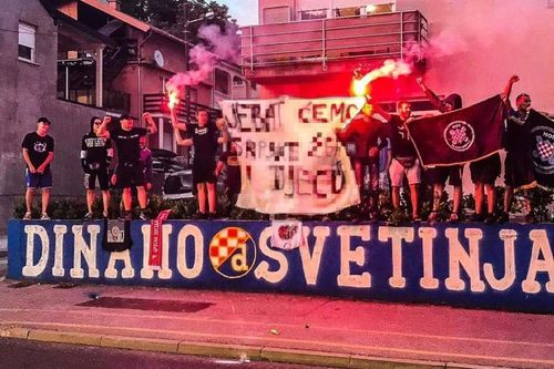 Bannerul afișat de ultrașii lui Dinamo Zagreb