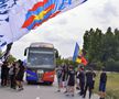 VIDEO+FOTO EXCLUSIV Ultrașii FCSB, spectacol în Berceni! Imagini de la plecarea „roș-albaștrilor” la Cluj