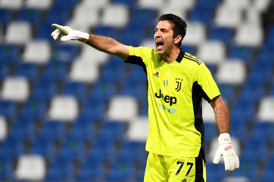 Gianluigi Buffon // foto: Guliver/gettyimages Coleg legendar pentru Dennis Man și Valentin Mihăilă » Parma, aproape de lovitura verii!