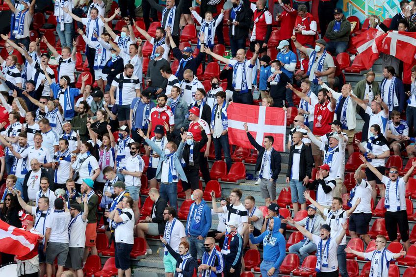 Suporterii de la Danemarca - Finlanda 0-1 // foto: Guliver/gettyimages