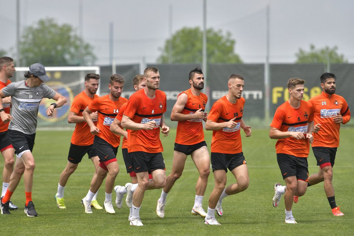 Imagini de la primul antrenament condus de Dinu Todoran la FCSB: jucătorii proaspăt transferați, prezenți