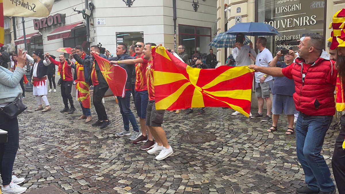 Nord-macedonenii, show în Centrul Vechi al Capitalei » Se îndreaptă acum spre Arena Națională
